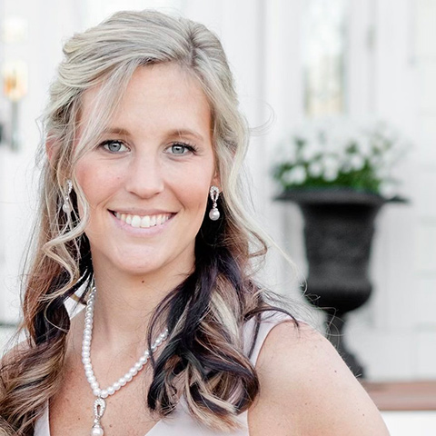 Headshot Kathie Kelly